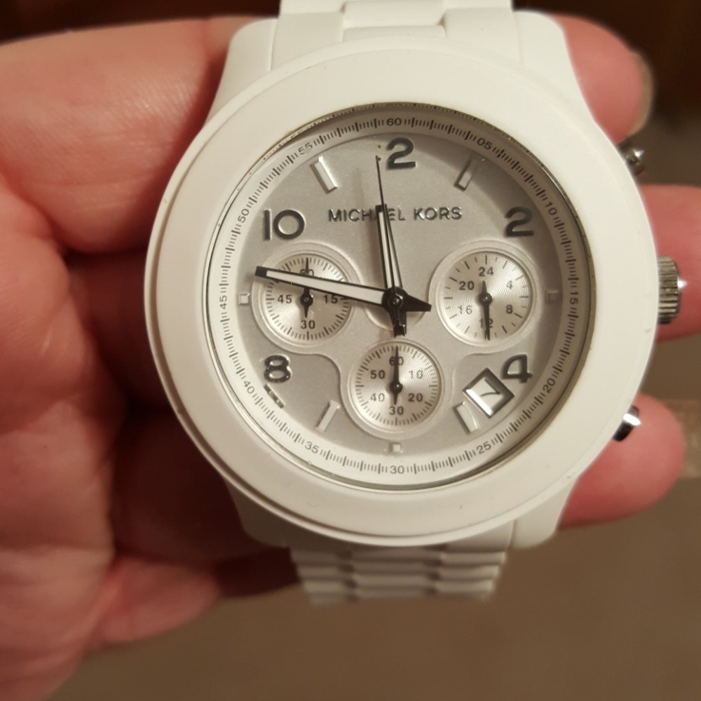 01:04 - Michael Kors Ladies Chronograph Women's Watch - Picture 2 of 15